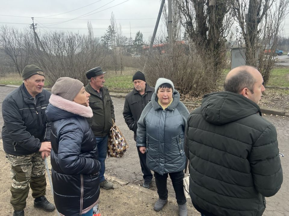 По поручению Главы ДНР Дениса Пушилин 19.12.2025 по адресу: г. Донецк, ул. Комсомольцев-подпольщиков, 32Б состоялась встреча с жителями, на которой присутствовал заместитель руководителя Управы Ленинского внутригородского... По поручению Главы ДНР Дениса Пушилин 19.12.2025 по адресу: г. Донецк, ул. Комсомольцев-подпольщиков, 32Б состоялась встреча с жителями, на которой присутствовал заместитель руководителя Управы Ленинского внутригородского...