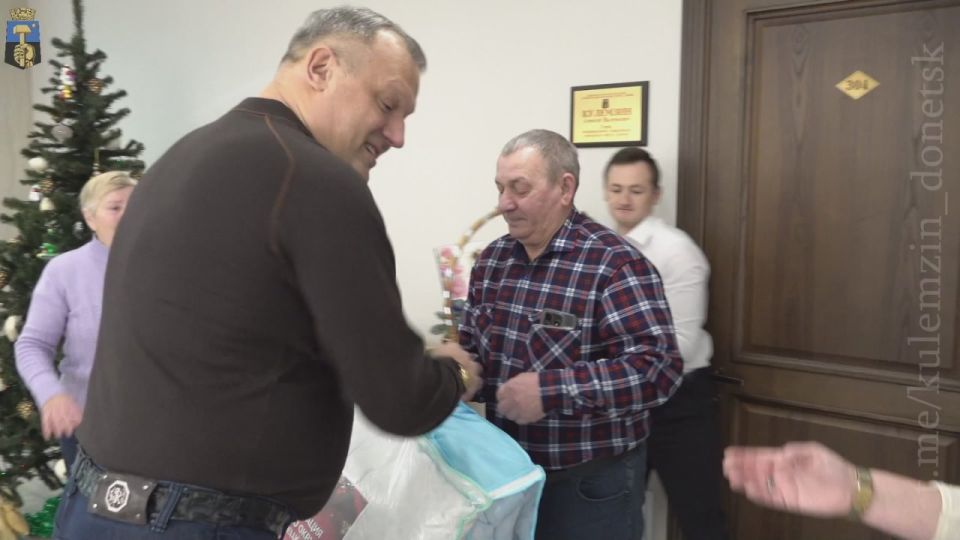 Алексей Кулемзин: Поздравил с наступающими новогодними праздниками единственных жителей села Пески – семью Горячкиных