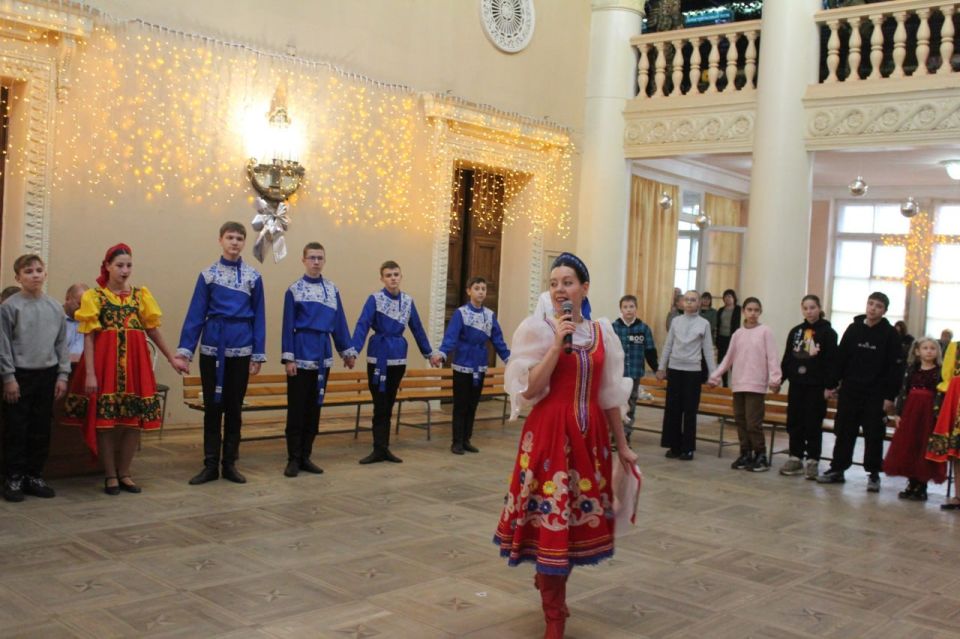 В Старобешевском округе прошла развлекательная программа «Святой Николай вместе с нами поиграй!» В Старобешевском округе прошла развлекательная программа «Святой Николай вместе с нами поиграй!»