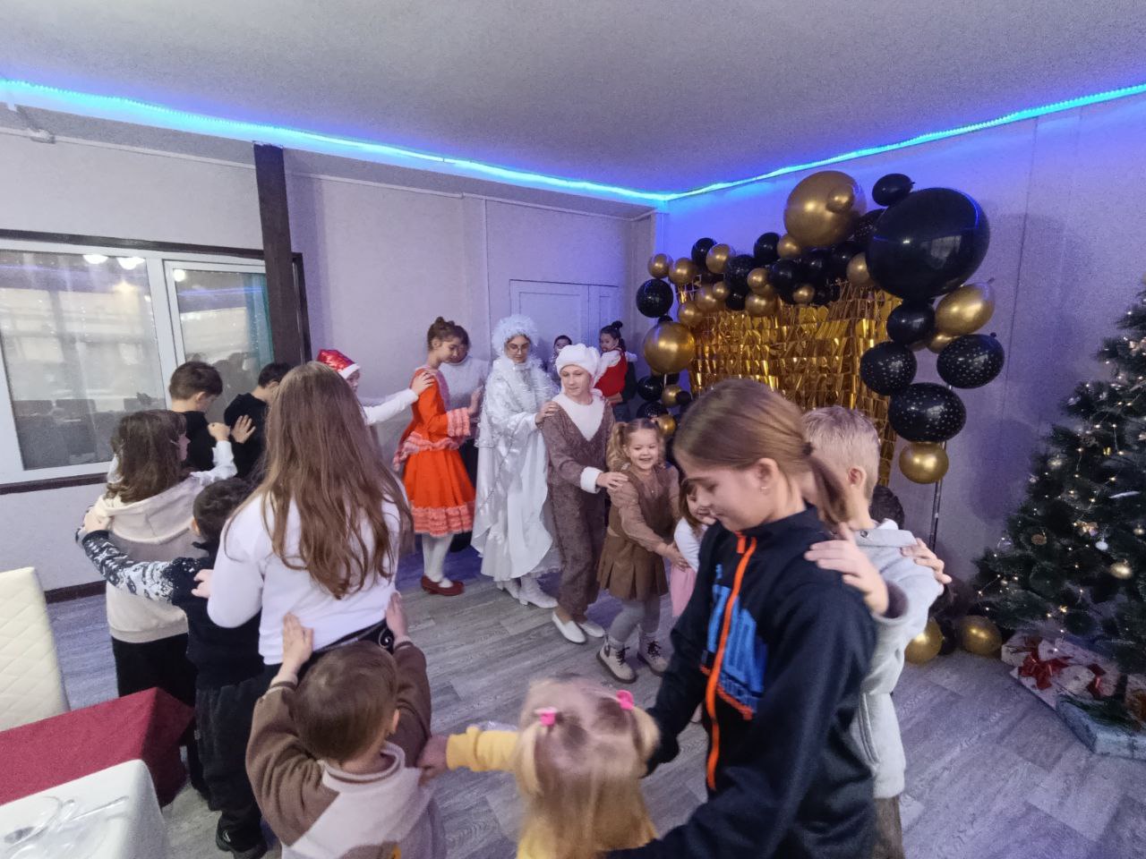 Чудеса случаются: в День святого Николая мы зажгли огоньки детских улыбок Чудеса случаются: в День святого Николая мы зажгли огоньки детских улыбок