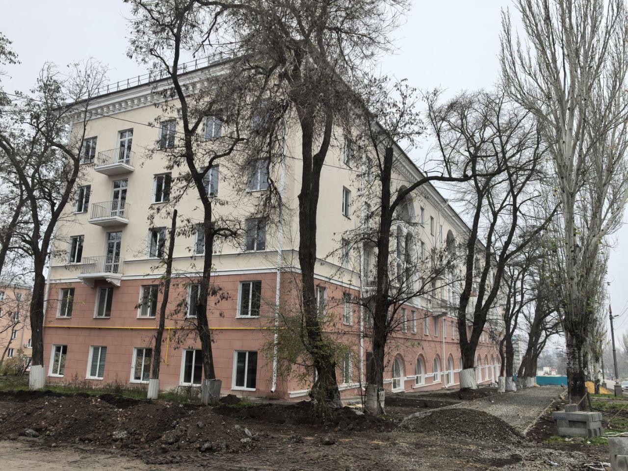 Строители из Ленобласти продолжают отделочные работы в жилом доме по улице Артема