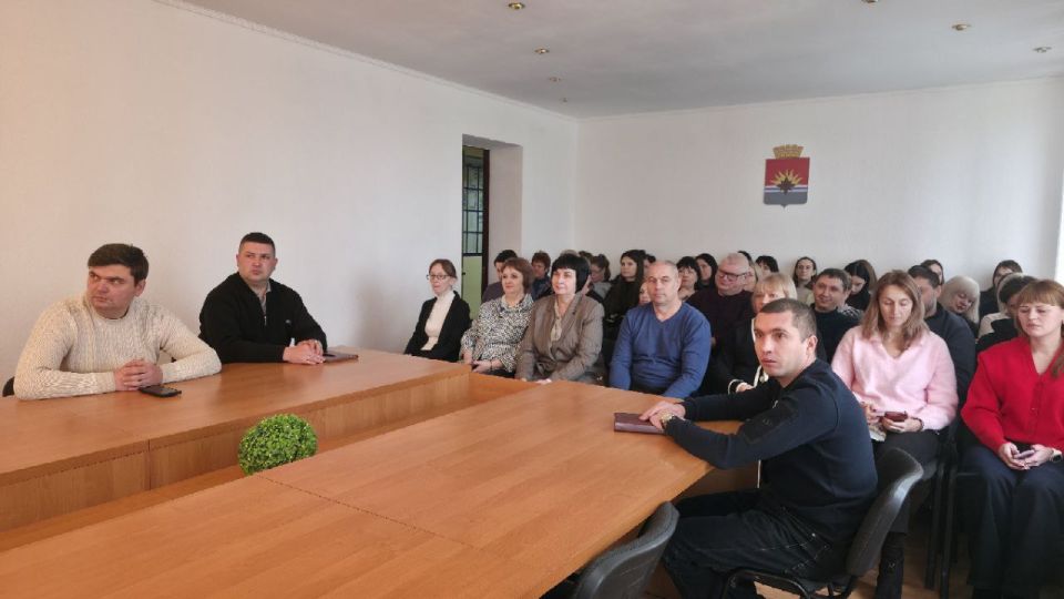19 декабря администрация городского округа Торез присоединилась к просмотру ежегодной Прямой линии с Президентом Российской Федерации Владимиром Владимировичем Путиным "Итоги 2025 года" 19 декабря администрация городского округа Торез присоединилась к просмотру ежегодной Прямой линии с Президентом Российской Федерации Владимиром Владимировичем Путиным "Итоги 2025 года"