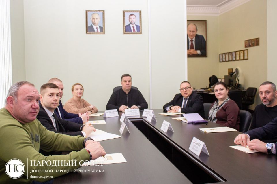 Константин Кузьмин: Вместе с коллегами внимательно следили за ходом прямой линии Президента России Владимира Путина Константин Кузьмин: Вместе с коллегами внимательно следили за ходом прямой линии Президента России Владимира Путина