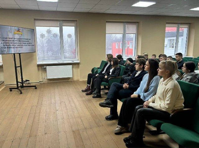 Школьникам Ждановки провели профессиографическую экскурсию Школьникам Ждановки провели профессиографическую экскурсию