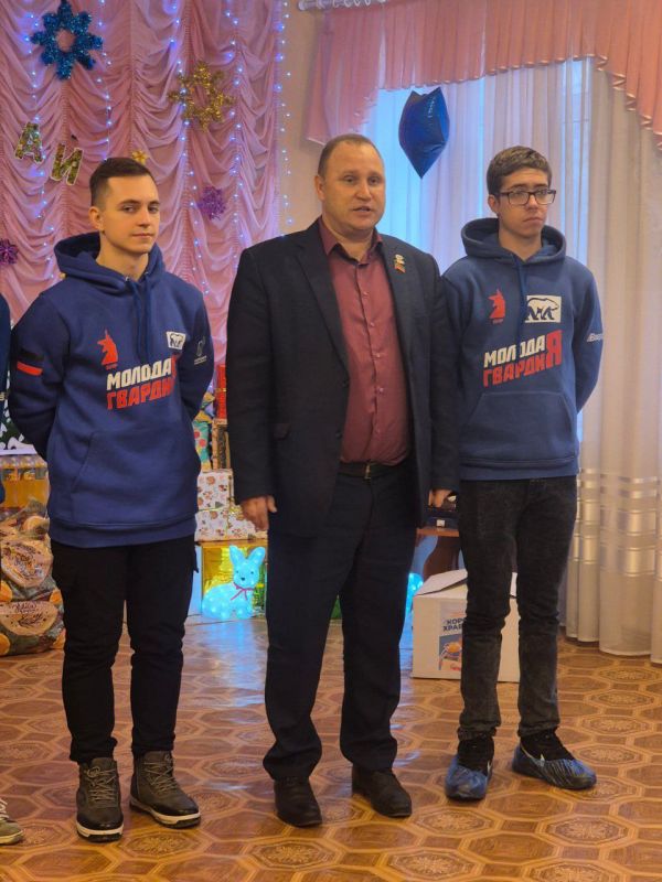 19 декабря, секретарь Торезского местного отделения партии "Единая Россия", Глава муниципального образования администрации городского округа Торез Артем Валериевич Чесноков совместно с Председателем Торезкого городского... 19 декабря, секретарь Торезского местного отделения партии "Единая Россия", Глава муниципального образования администрации городского округа Торез Артем Валериевич Чесноков совместно с Председателем Торезкого городского...