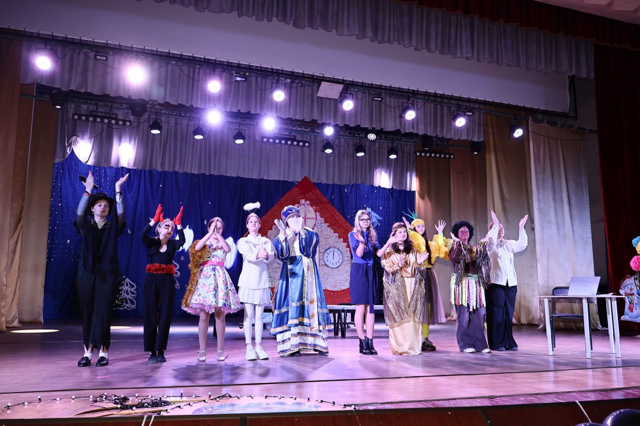 В Ждановке прошло театрализованное представление ко Дню Святого Николая В Ждановке прошло театрализованное представление ко Дню Святого Николая