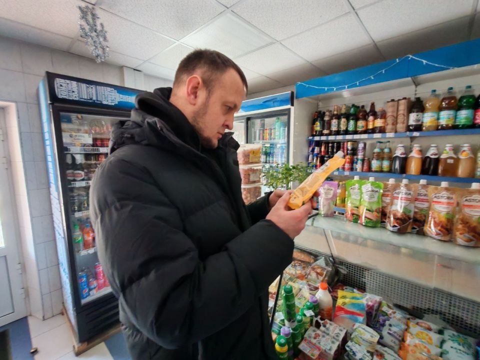 Цены в магазинах Тореза под пристальным вниманием партии «Новые люди» и местных активистов Народного контроля Цены в магазинах Тореза под пристальным вниманием партии «Новые люди» и местных активистов Народного контроля