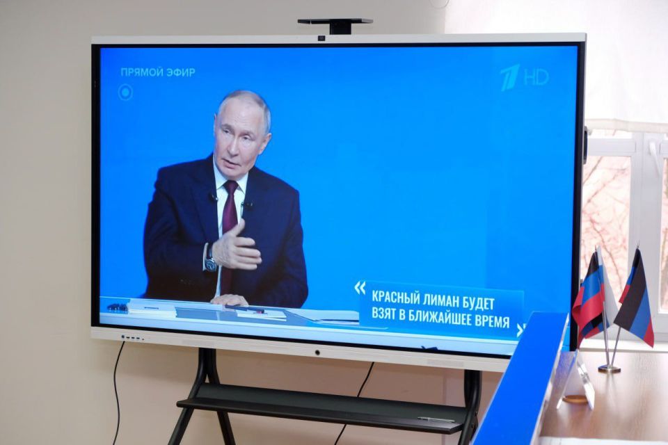Вместе с коллегами из Народного Совета ДНР от Единой России, смотрим Итоги года с Владимиром Путиным в региональном исполкоме партии Вместе с коллегами из Народного Совета ДНР от Единой России, смотрим Итоги года с Владимиром Путиным в региональном исполкоме партии