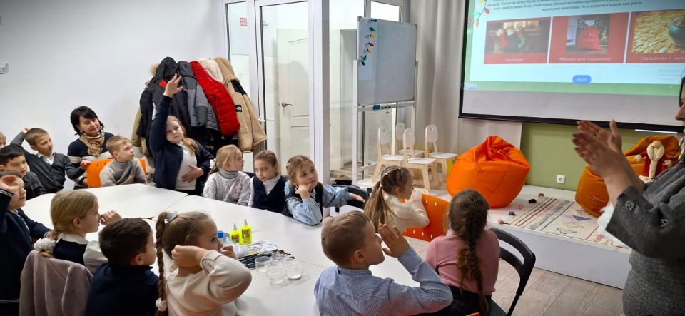 Мастер-класс. В канун Дня памяти святого Николая Чудотворца, 18 декабря, в детском центре при музее космонавта Георгия Берегового состоялось культурно-познавательное интерактивное мероприятие – мастер-класс по изготовлению... Мастер-класс. В канун Дня памяти святого Николая Чудотворца, 18 декабря, в детском центре при музее космонавта Георгия Берегового состоялось культурно-познавательное интерактивное мероприятие – мастер-класс по изготовлению...