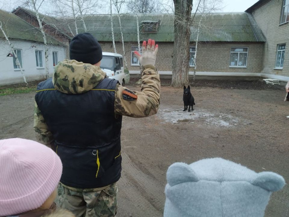 Росгвардия провела урок безопасности в Марьяновской школе Росгвардия провела урок безопасности в Марьяновской школе