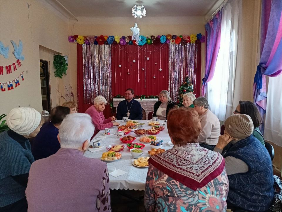 18 декабря на базе Государственного бюджетного учреждения социального обслуживания «Центр социального обслуживания населения Червоногвардейского района города Макеевки», по партийному проекту «Старшее поколение» ВПП «Единая... 18 декабря на базе Государственного бюджетного учреждения социального обслуживания «Центр социального обслуживания населения Червоногвардейского района города Макеевки», по партийному проекту «Старшее поколение» ВПП «Единая...