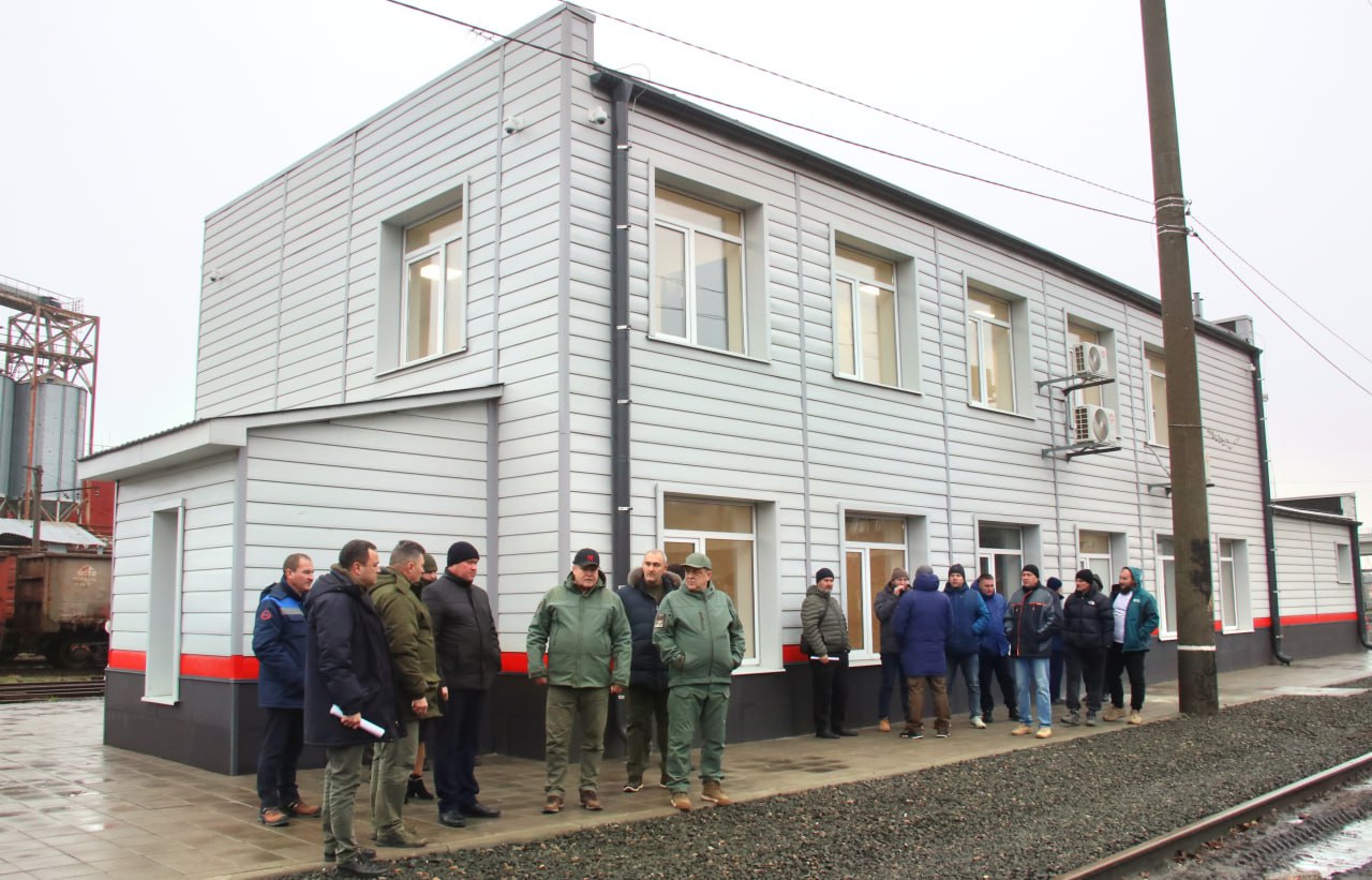 В Мариуполе открыли после реконструкции пункт техобслуживания грузовых вагонов, разрушенный в ходе боевых действий