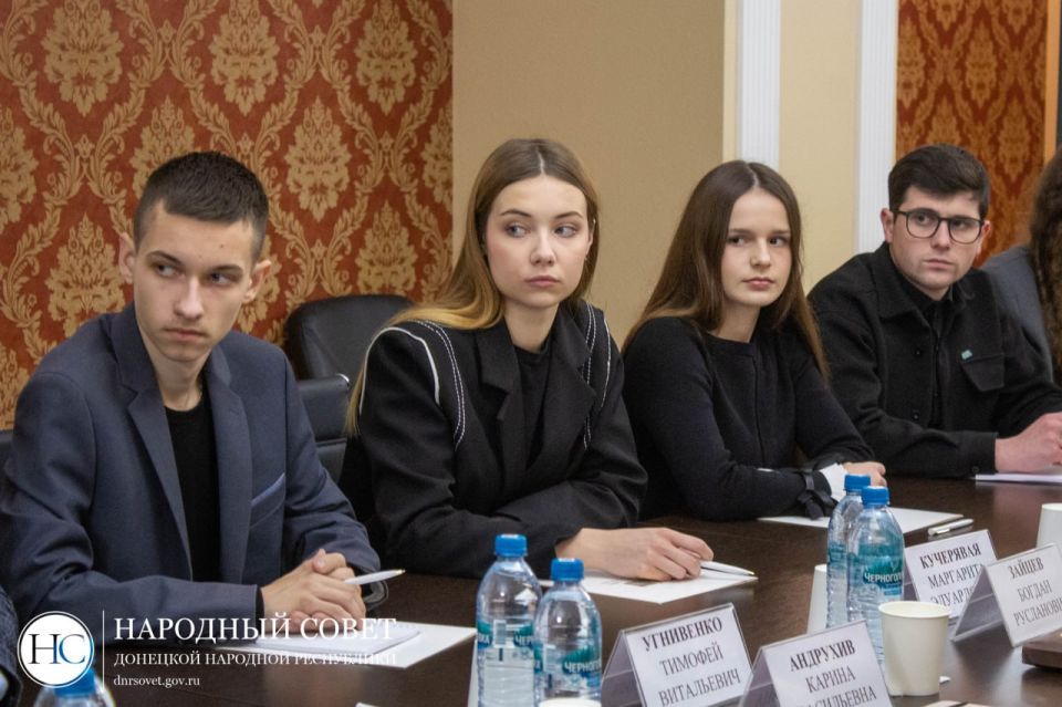 В Народном Совете обсудили вопросы развития цифровой отрасли в регионе В Народном Совете обсудили вопросы развития цифровой отрасли в регионе