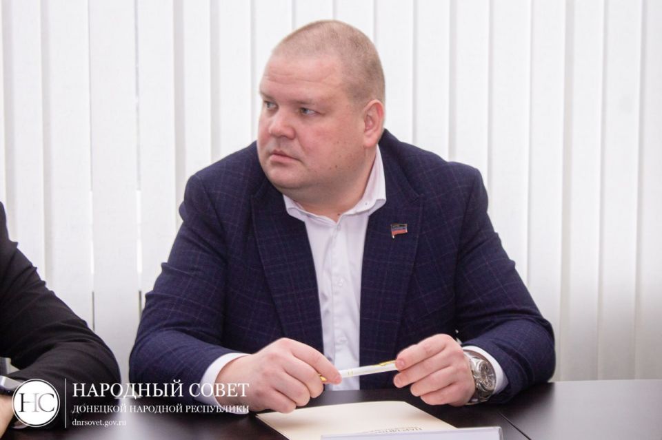 Константин Кузьмин: Вместе с коллегами внимательно следили за ходом прямой линии Президента России Владимира Путина Константин Кузьмин: Вместе с коллегами внимательно следили за ходом прямой линии Президента России Владимира Путина