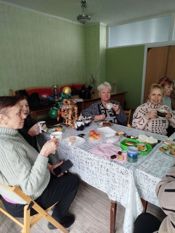 Совет женщин Будёновского района Донецка, партийных проектов «Женское движение Единой России» и «Старшее поколение» отметили Международный День чая «Мы за чаем не скучаем» Совет женщин Будёновского района Донецка, партийных проектов «Женское движение Единой России» и «Старшее поколение» отметили Международный День чая «Мы за чаем не скучаем»