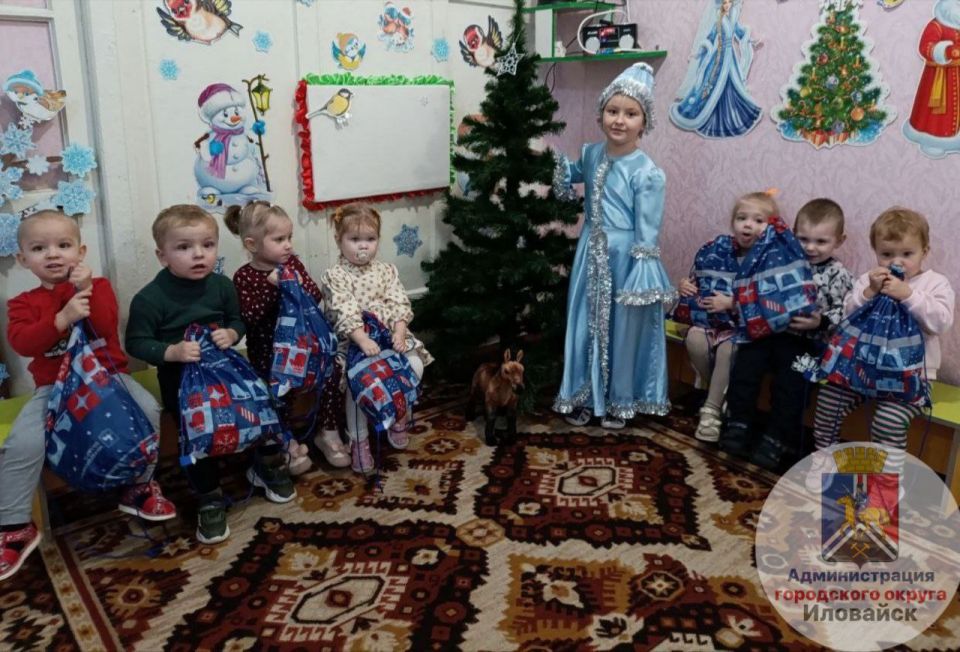 Денис Зубов: В День Святого Николая волонтеры АНО "Центр общественных связей – Нижегородский дом народного единства" во всех дошкольных и общеобразовательных учреждениях нашего округа вручили ребятам подарки от шеф – региона... Денис Зубов: В День Святого Николая волонтеры АНО "Центр общественных связей – Нижегородский дом народного единства" во всех дошкольных и общеобразовательных учреждениях нашего округа вручили ребятам подарки от шеф – региона...
