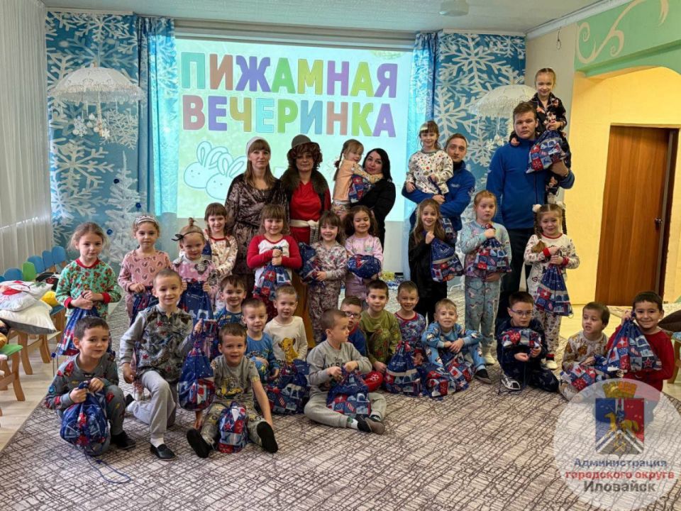 Денис Зубов: В День Святого Николая волонтеры АНО "Центр общественных связей – Нижегородский дом народного единства" во всех дошкольных и общеобразовательных учреждениях нашего округа вручили ребятам подарки от шеф – региона... Денис Зубов: В День Святого Николая волонтеры АНО "Центр общественных связей – Нижегородский дом народного единства" во всех дошкольных и общеобразовательных учреждениях нашего округа вручили ребятам подарки от шеф – региона...