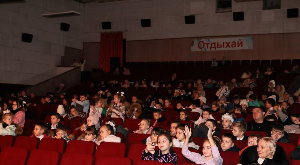 В Ждановке прошло театрализованное представление ко Дню Святого Николая В Ждановке прошло театрализованное представление ко Дню Святого Николая