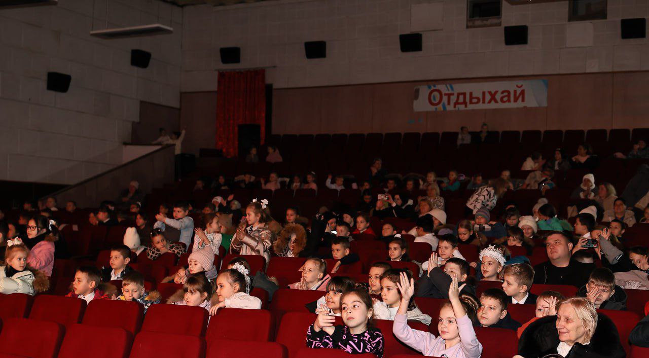В Ждановке прошло театрализованное представление ко Дню Святого Николая В Ждановке прошло театрализованное представление ко Дню Святого Николая