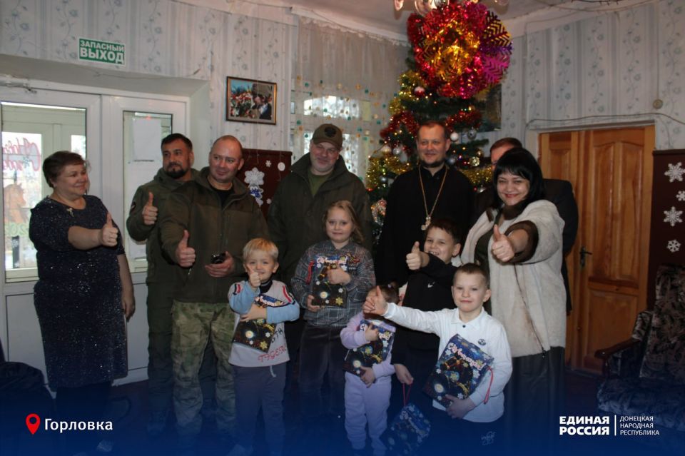 Детям Горловки привезли новогодние подарки от друзей из Нижнего Новгорода Детям Горловки привезли новогодние подарки от друзей из Нижнего Новгорода