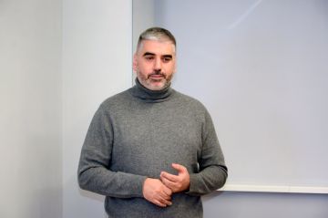 Алексей Дорофеев провел встречу с сотрудниками банка