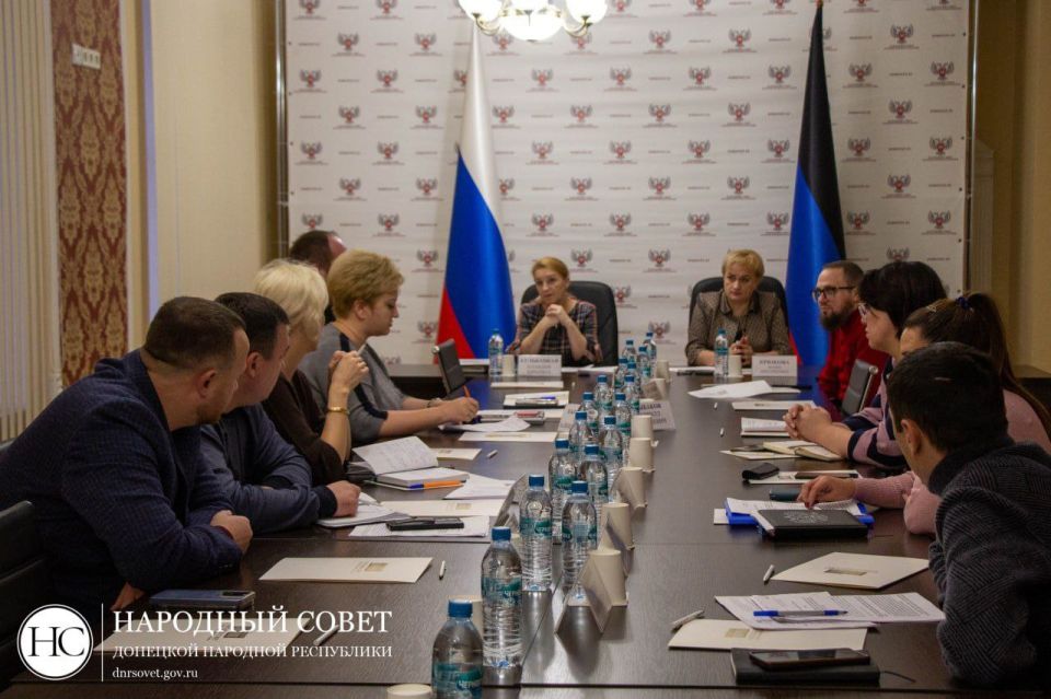 Заместитель председателя Ясиноватского муниципального совета Наталья Филиппова приняла участие в заседании Комитета по труду и занятости, социальной политике и делам ветеранов Заместитель председателя Ясиноватского муниципального совета Наталья Филиппова приняла участие в заседании Комитета по труду и занятости, социальной политике и делам ветеранов