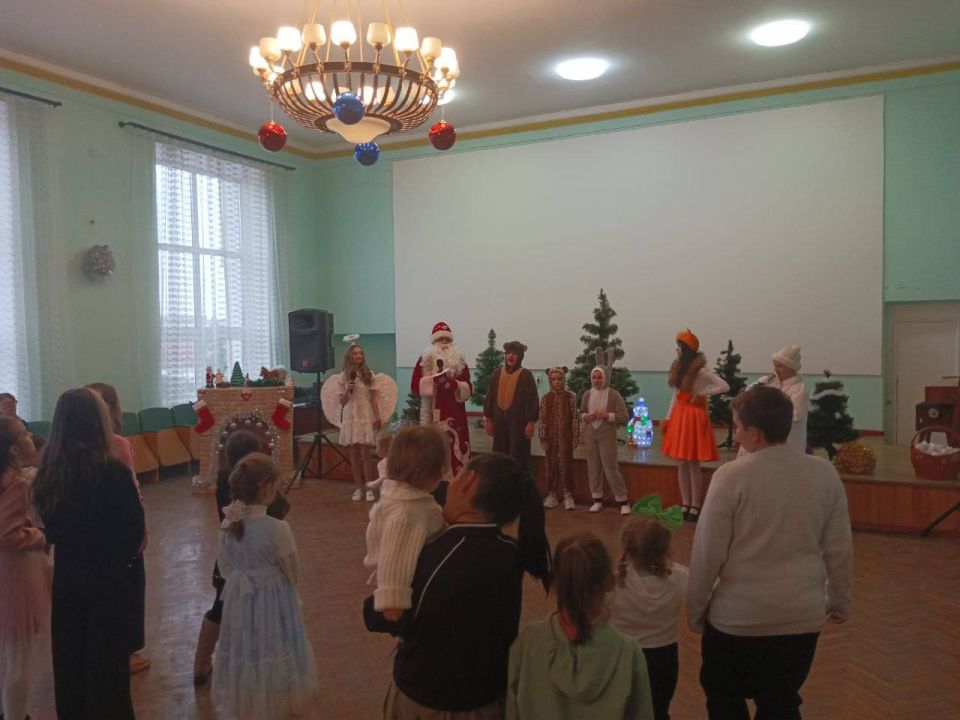 Сегодня, в светлый День Святого Николая, МБУ "Дебальцевский центр культуры и досуга" провёл волшебный детский утренник Сегодня, в светлый День Святого Николая, МБУ "Дебальцевский центр культуры и досуга" провёл волшебный детский утренник