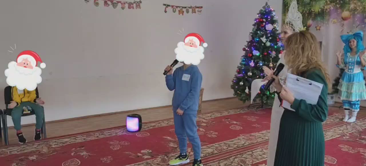 преддверии новогодних праздников актив женского клуба "Женщина для женщины" совместно с командой волонтёров отправился в Енакиевский социально-реабилитационный центр, чтобы подарить детям немного волшебства и радости