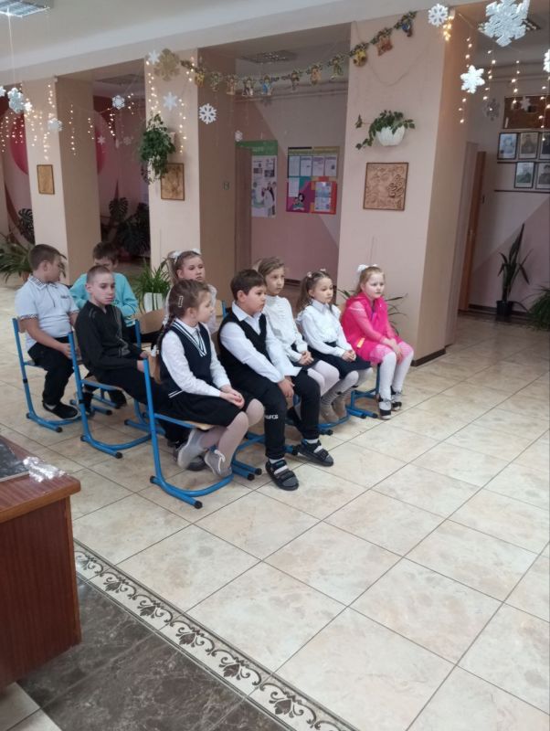 В день Святого Николая, 19 декабря старшеклассники показали театральное представление "Чудеса в день святого Николая", где ребята проявили свои творческие способности в мастерской, познакомились с чудесными и волшебными... В день Святого Николая, 19 декабря старшеклассники показали театральное представление "Чудеса в день святого Николая", где ребята проявили свои творческие способности в мастерской, познакомились с чудесными и волшебными...