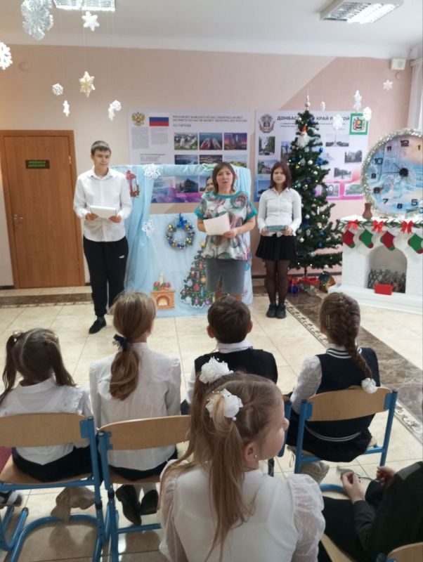 В день Святого Николая, 19 декабря старшеклассники показали театральное представление "Чудеса в день святого Николая", где ребята проявили свои творческие способности в мастерской, познакомились с чудесными и волшебными... В день Святого Николая, 19 декабря старшеклассники показали театральное представление "Чудеса в день святого Николая", где ребята проявили свои творческие способности в мастерской, познакомились с чудесными и волшебными...