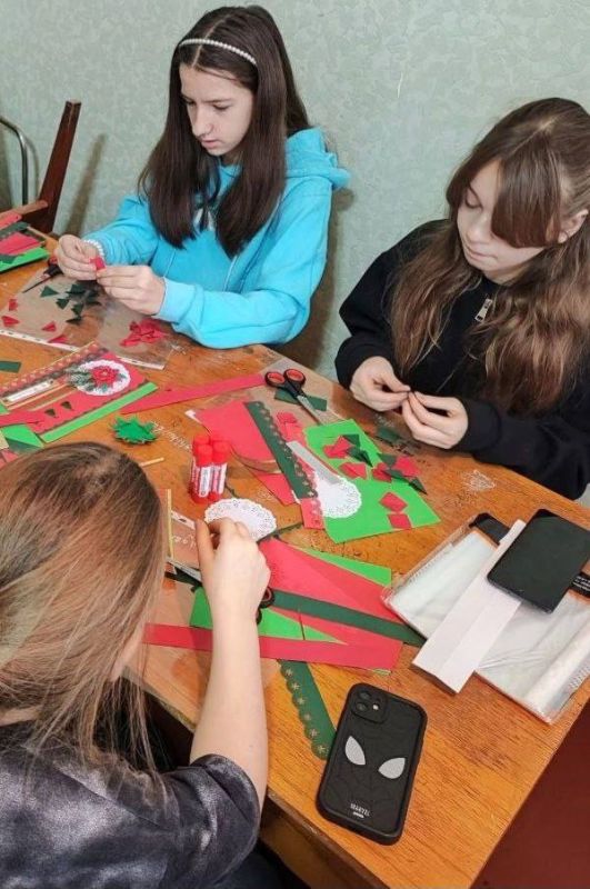 20 декабря в МБУ ДО,,Харцызская детская школа искусств,, состоялось заключительное мероприятие грантового проекта "Талантам нужна поддержка!" - концерт и выставка художественных работ победителей Открытого фестиваля-конкурса... 20 декабря в МБУ ДО,,Харцызская детская школа искусств,, состоялось заключительное мероприятие грантового проекта "Талантам нужна поддержка!" - концерт и выставка художественных работ победителей Открытого фестиваля-конкурса...