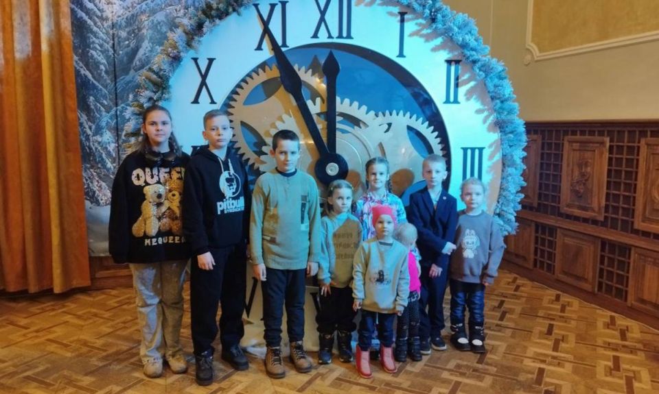 Подопечные семьи КСВО ДНР посетили предновогоднее представление в драмтеатре Подопечные семьи КСВО ДНР посетили предновогоднее представление в драмтеатре