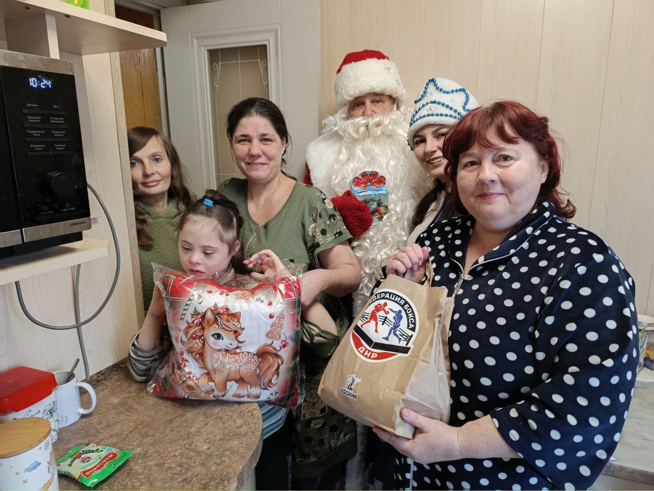 В Центрально-Городском районе Горловки продолжаются праздничные мероприятия, в честь дня Святого Николая В Центрально-Городском районе Горловки продолжаются праздничные мероприятия, в честь дня Святого Николая