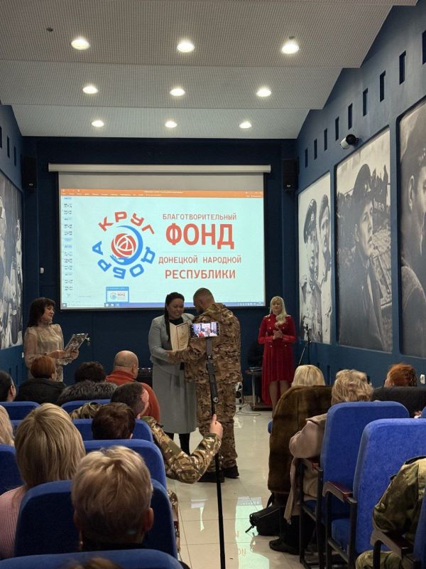 Сегодня имела честь поздравить Благотворительный фонд "Круг добра" с очередным Днём Рождения! Сегодня имела честь поздравить Благотворительный фонд "Круг добра" с очередным Днём Рождения!