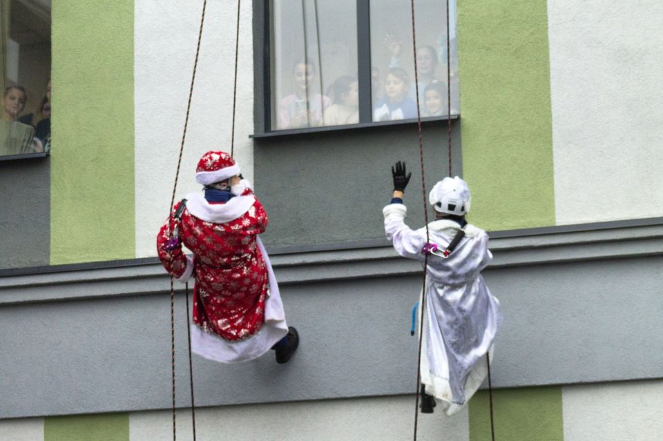 ВНИМАНИЕ! На связи Дед Мороз! ВНИМАНИЕ! На связи Дед Мороз!