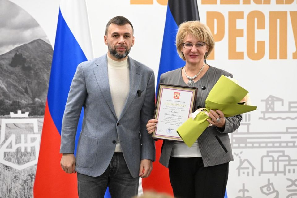 Денис Пушилин вручил благодарности Президента России, медали ордена «За заслуги перед Отечеством» II степени и Луки Крымского жителям Республики, которые внесли большой личный вклад в возрождение Донбасса Денис Пушилин вручил благодарности Президента России, медали ордена «За заслуги перед Отечеством» II степени и Луки Крымского жителям Республики, которые внесли большой личный вклад в возрождение Донбасса