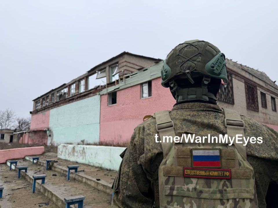 Последствия прилета ракеты РСЗО «HIMERS» в здание спортивного зала Горловского машиностроительного колледжа Последствия прилета ракеты РСЗО «HIMERS» в здание спортивного зала Горловского машиностроительного колледжа