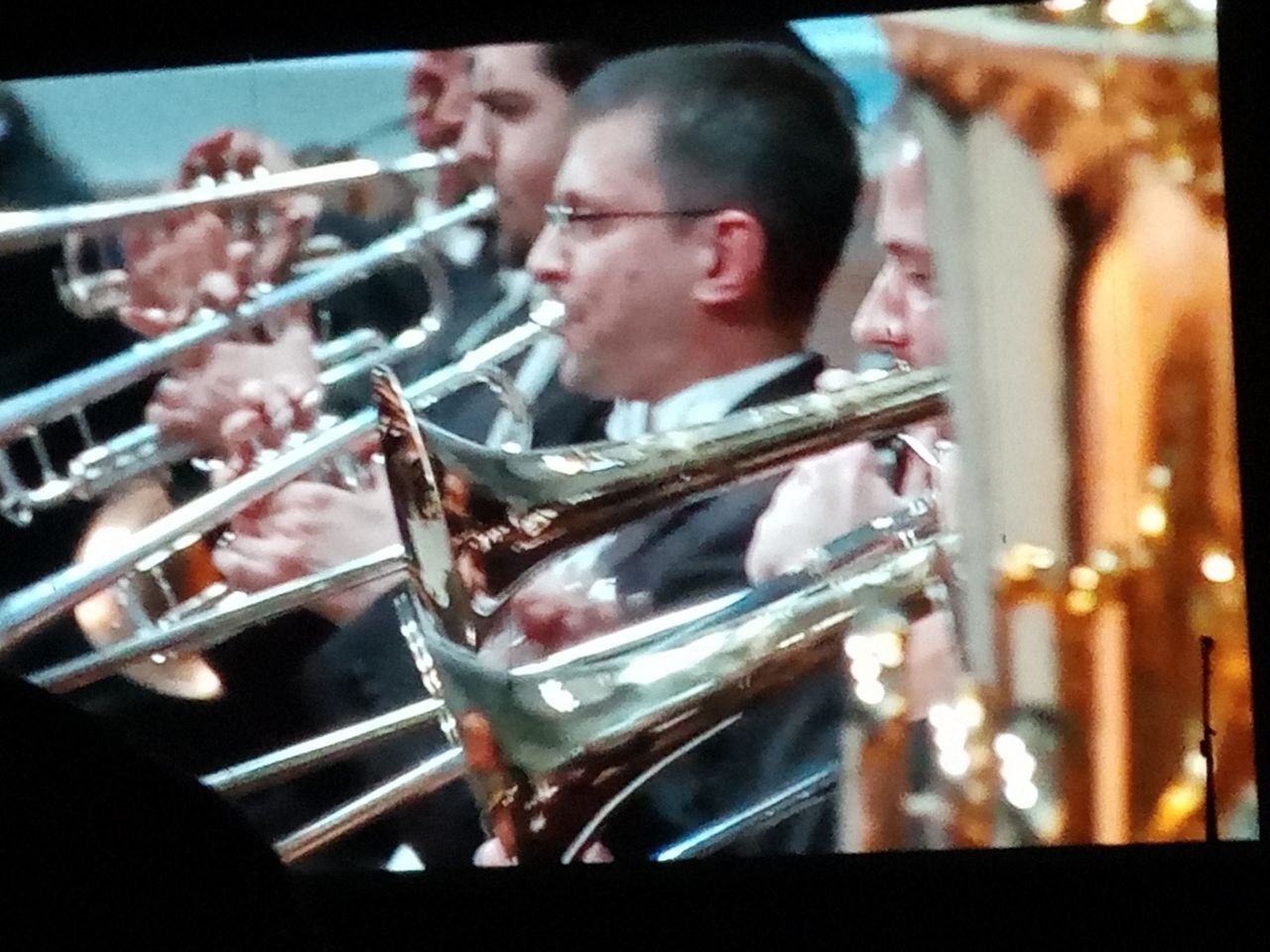 Валентин Левченко: Центром социального обслуживания населения Киевского района города Донецка для граждан, состоящих на обслуживании, было организовано посещение Донецкой филармонии Валентин Левченко: Центром социального обслуживания населения Киевского района города Донецка для граждан, состоящих на обслуживании, было организовано посещение Донецкой филармонии