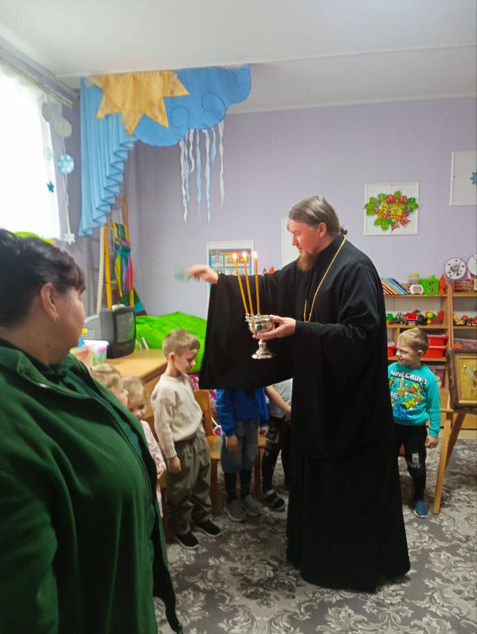 В День Николая Чудотворца Комитет семей воинов Отечества г. Докучаевск посетили детский сад В День Николая Чудотворца Комитет семей воинов Отечества г. Докучаевск посетили детский сад