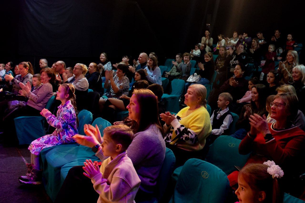 Традиционный праздничный спектакль для юных зрителей в Донецкой муздраме Традиционный праздничный спектакль для юных зрителей в Донецкой муздраме