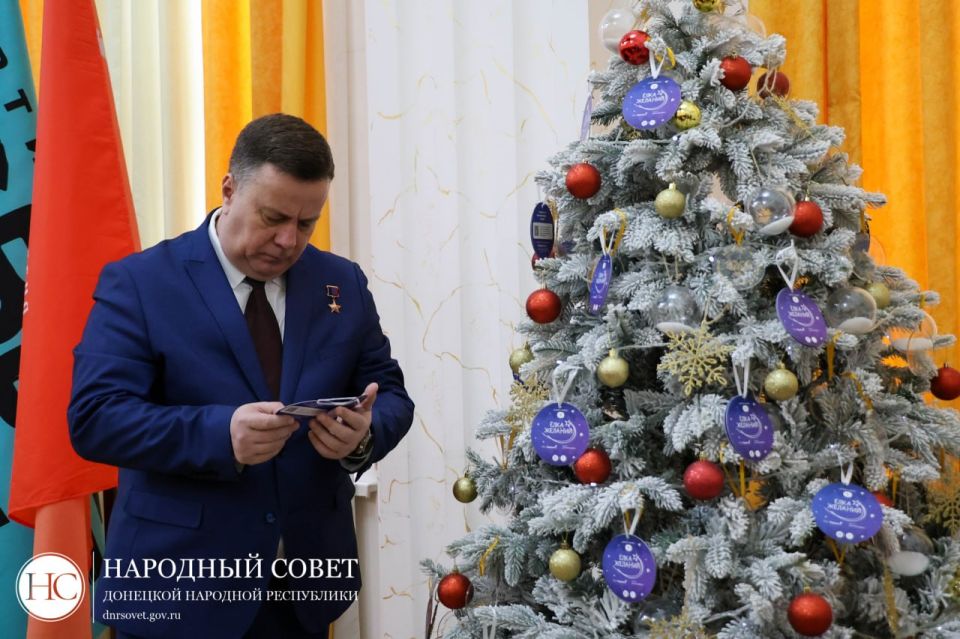 Константин Кузьмин: Традиционно принял участие во Всероссийской акции «Елка желаний» Константин Кузьмин: Традиционно принял участие во Всероссийской акции «Елка желаний»