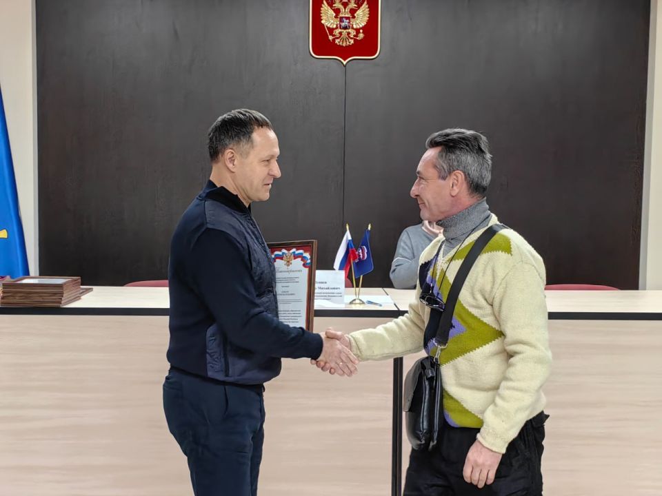 Александр Пеняев: Поздравил с профессиональным праздником наших энергетиков Александр Пеняев: Поздравил с профессиональным праздником наших энергетиков