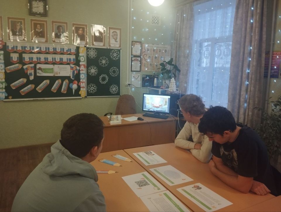 22 декабря в ГБОУ "Луганская школа N12 г.о Дебальцево" началась традиционно с торжественного выноса флага и исполнения Государственного гимна РФ. Это важная традиция, которая помогает воспитывать в детях чувство... 22 декабря в ГБОУ "Луганская школа N12 г.о Дебальцево" началась традиционно с торжественного выноса флага и исполнения Государственного гимна РФ. Это важная традиция, которая помогает воспитывать в детях чувство...