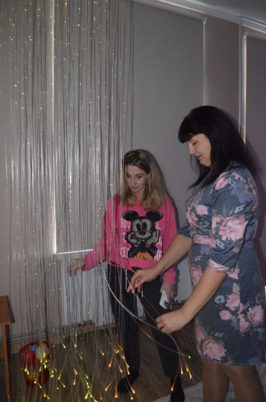 В Горловке состоялся мастер-класс для местных педагогов по работе с сенсорным оборудованием В Горловке состоялся мастер-класс для местных педагогов по работе с сенсорным оборудованием