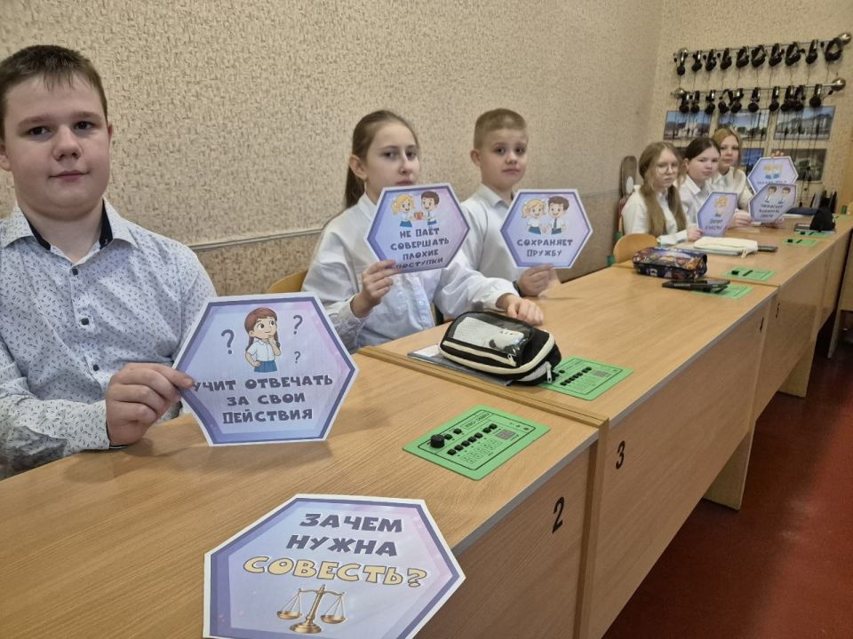 В школах Ждановки поговорили на тему «Что говорит совесть?» В школах Ждановки поговорили на тему «Что говорит совесть?»