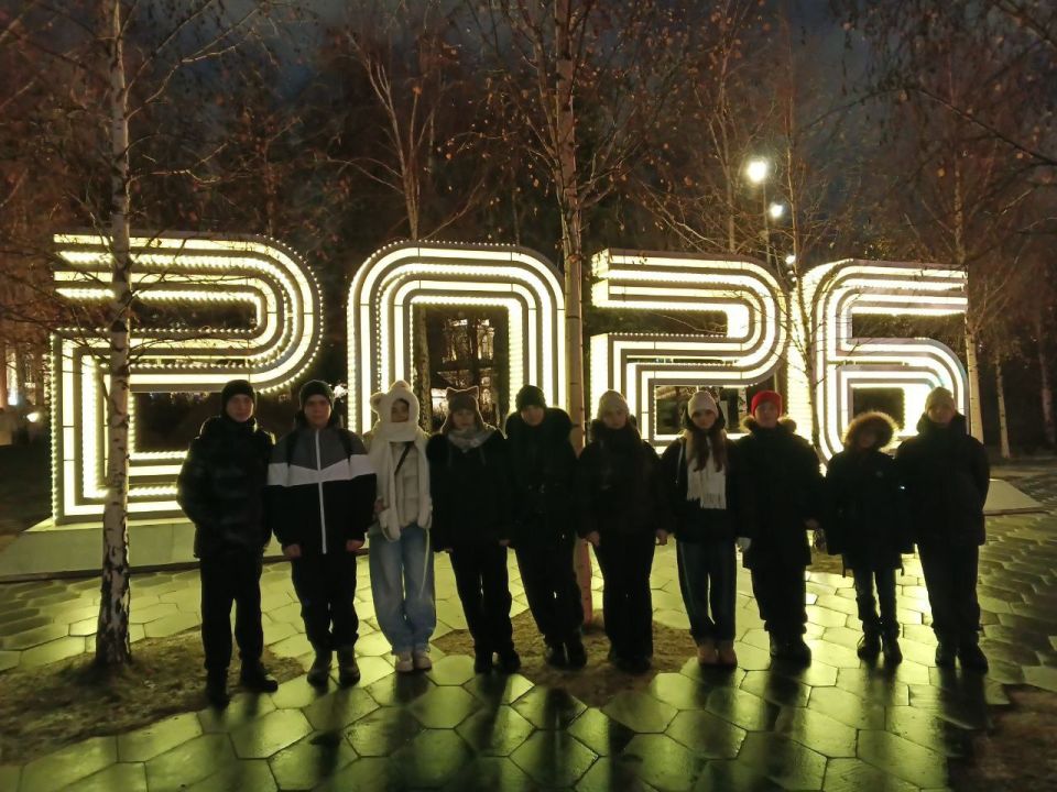Гвардейцам Шахтерского муниципального округа проводят экскурсии по предновогодней Москве Гвардейцам Шахтерского муниципального округа проводят экскурсии по предновогодней Москве