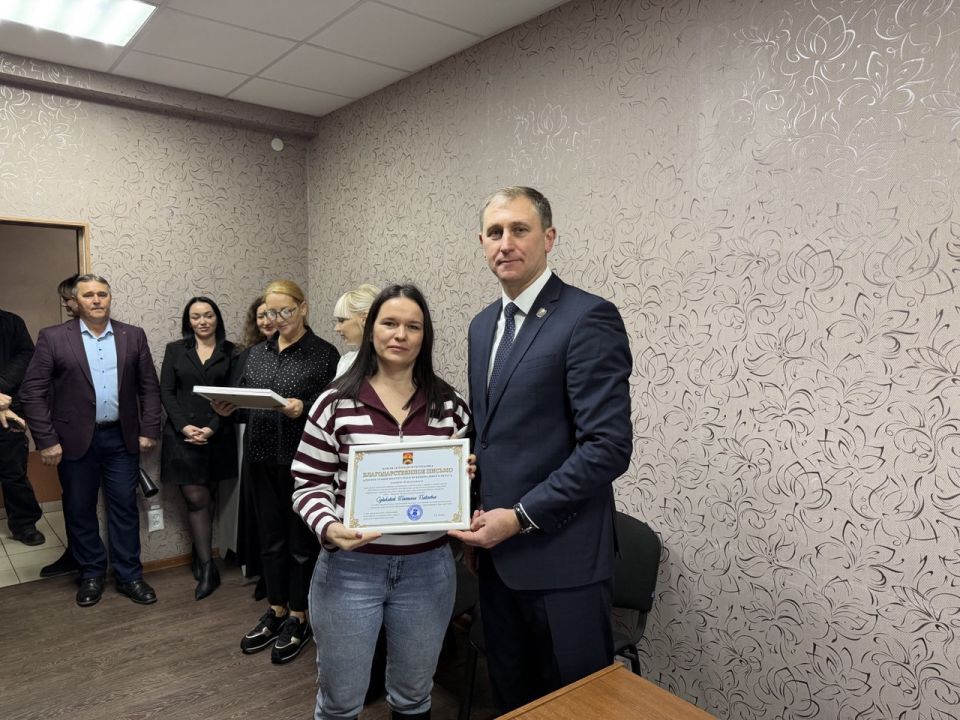В Шахтерске поздравили энергетиков с профессиональным праздником В Шахтерске поздравили энергетиков с профессиональным праздником