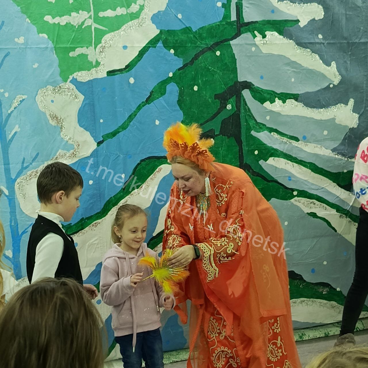 В преддверии новогодних праздников управление опеки и попечительства администрации г.о. Донецк организовало праздничные мероприятия для детей-сирот и детей, оставшихся без попечения родителей, из Куйбышевского и Ленинского... В преддверии новогодних праздников управление опеки и попечительства администрации г.о. Донецк организовало праздничные мероприятия для детей-сирот и детей, оставшихся без попечения родителей, из Куйбышевского и Ленинского...