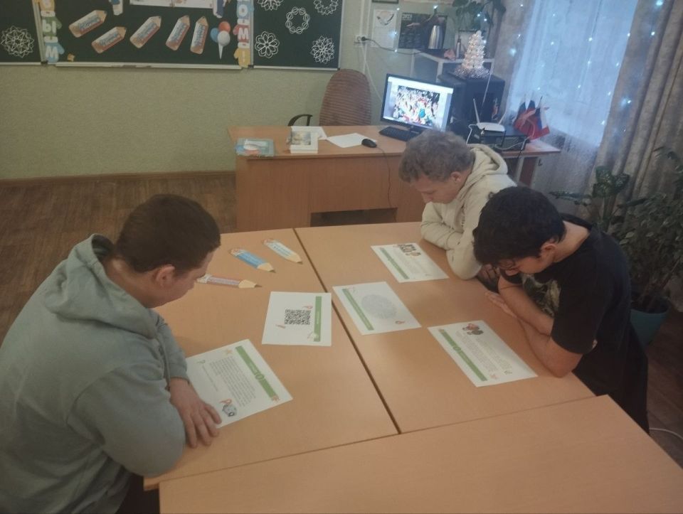 22 декабря в ГБОУ "Луганская школа N12 г.о Дебальцево" началась традиционно с торжественного выноса флага и исполнения Государственного гимна РФ. Это важная традиция, которая помогает воспитывать в детях чувство... 22 декабря в ГБОУ "Луганская школа N12 г.о Дебальцево" началась традиционно с торжественного выноса флага и исполнения Государственного гимна РФ. Это важная традиция, которая помогает воспитывать в детях чувство...