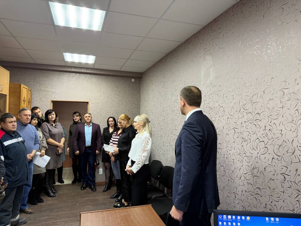 В Шахтерске поздравили энергетиков с профессиональным праздником В Шахтерске поздравили энергетиков с профессиональным праздником